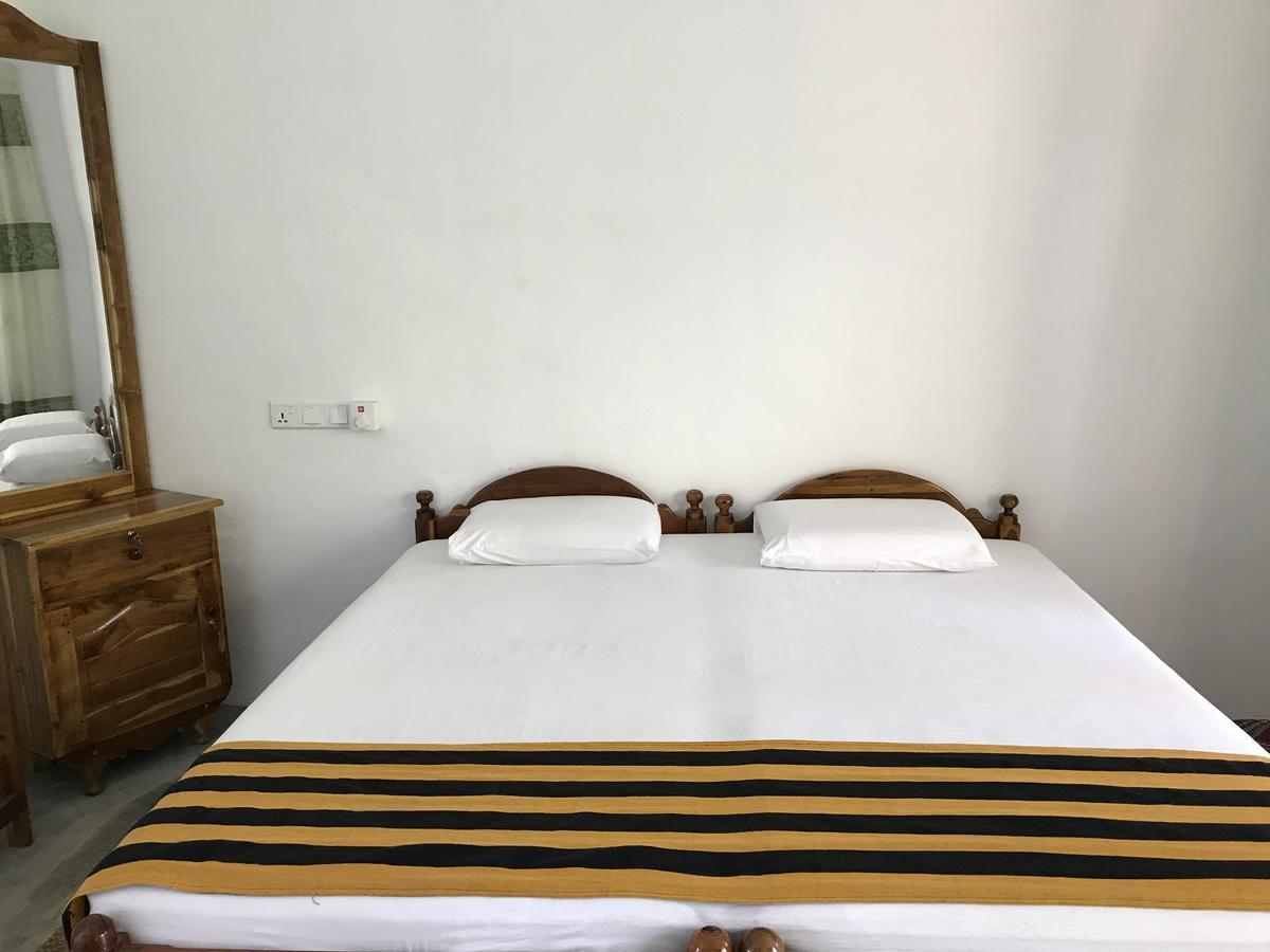 Nice Place Beach Hotel Arugam Bay Exterior foto