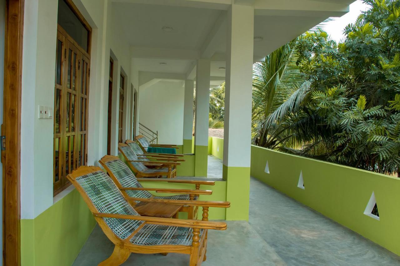 Nice Place Beach Hotel Arugam Bay Exterior foto